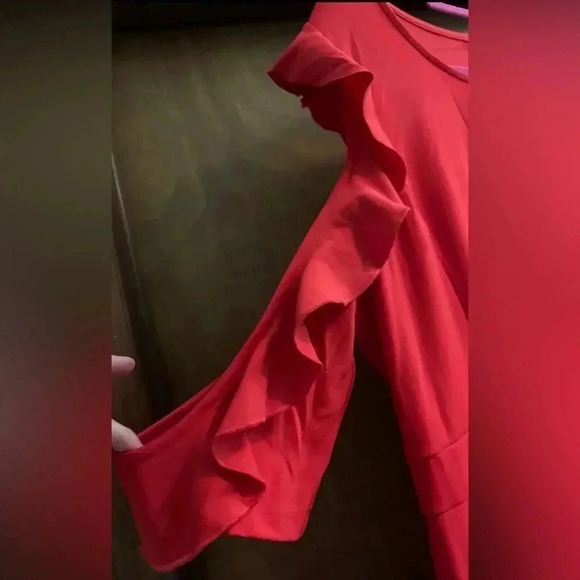 Venus cold shoulder with a ruffle, a-line. Size: XL - Picture 6 of 15